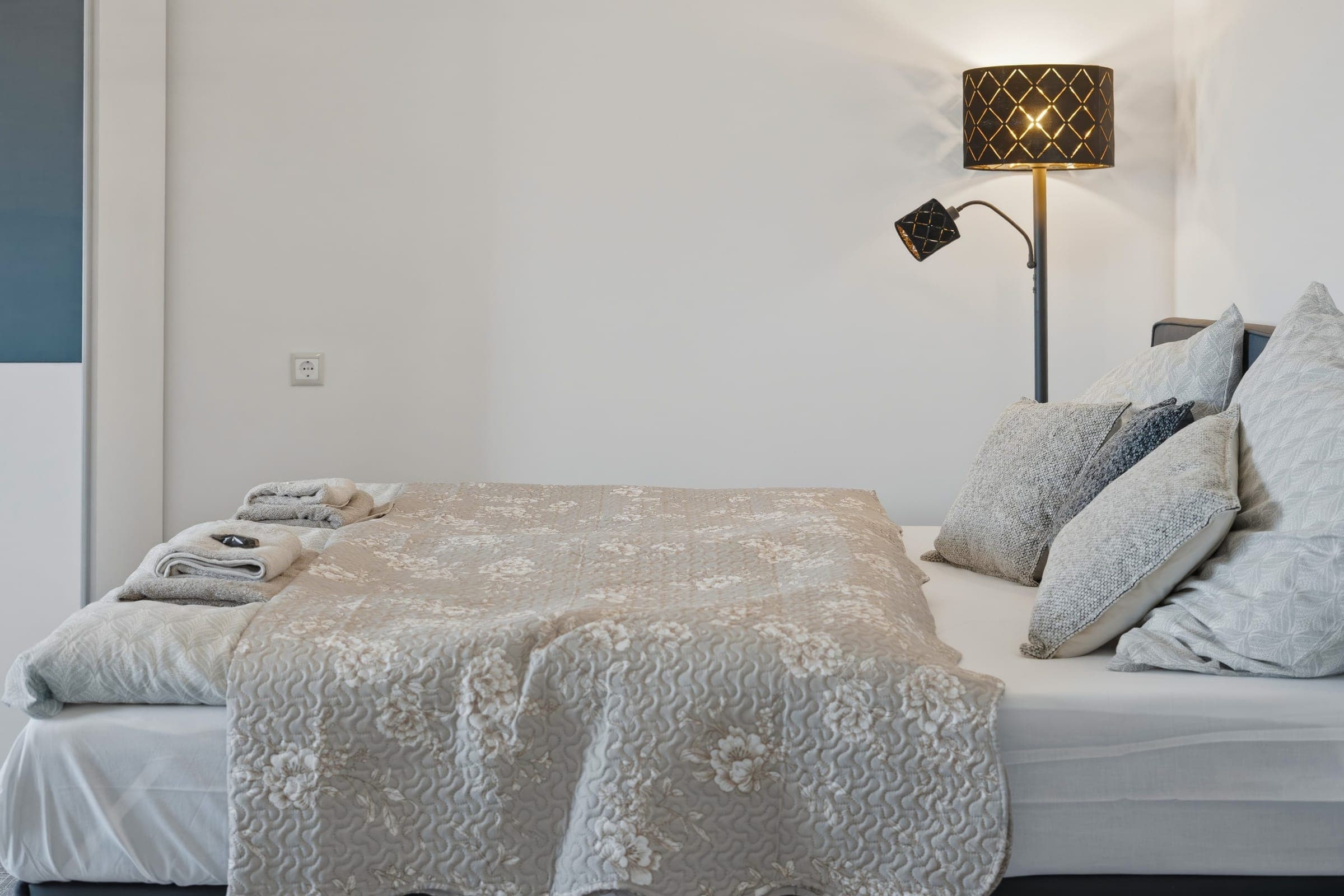 Schlafzimmer mit Leselampe