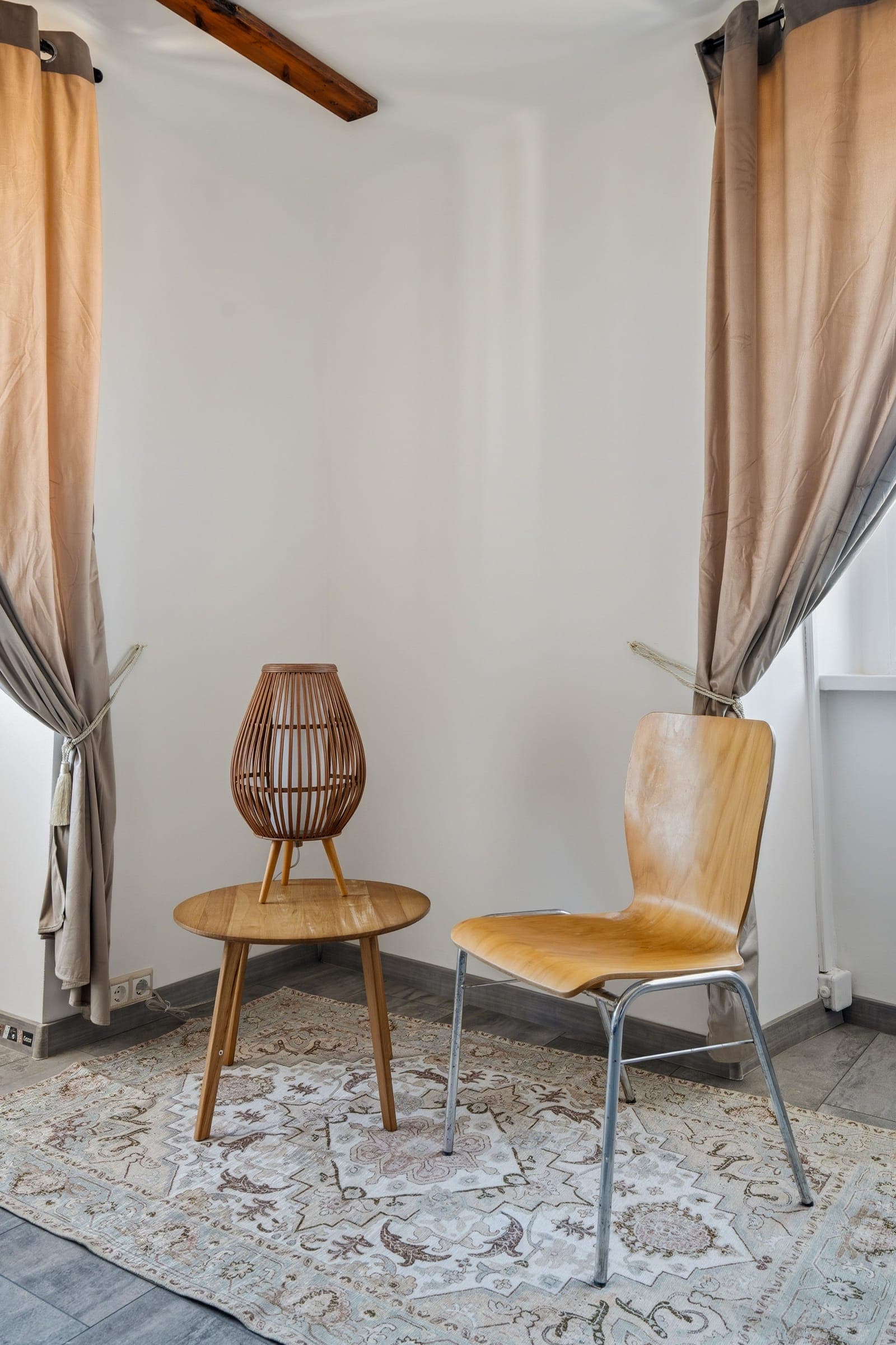 Sitzecke mit Designer-Sesseln