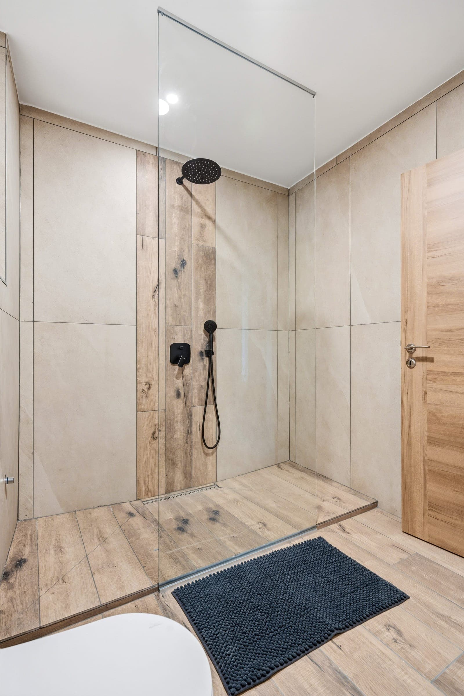 Dusche mit Glaswand